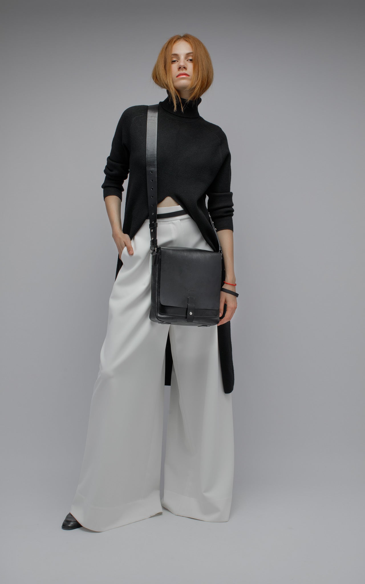 Black messenger bag - Olga