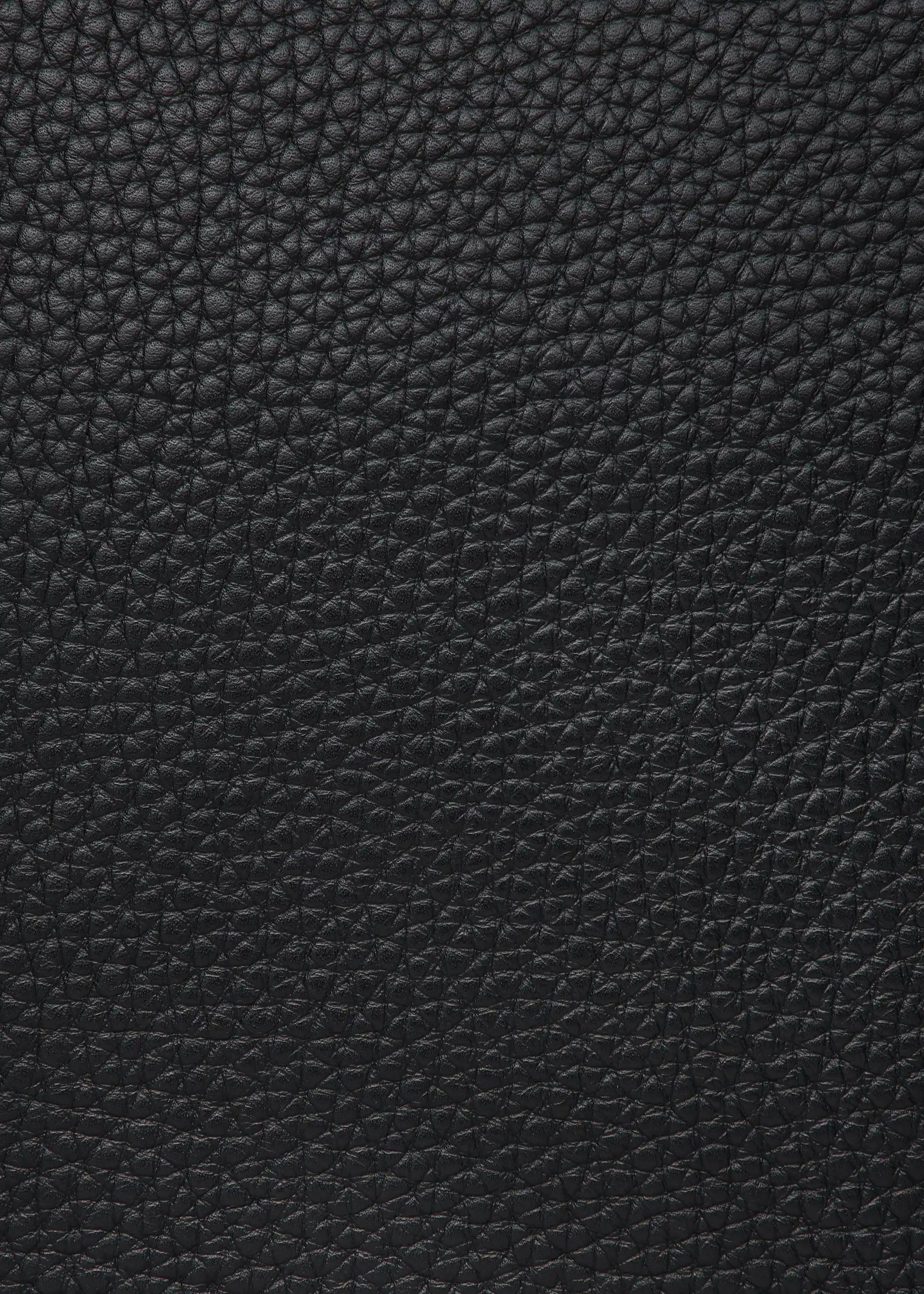 Texture of the Philini Domi Black Handbag,  The sustainable, handcrafted luxury leather bag.