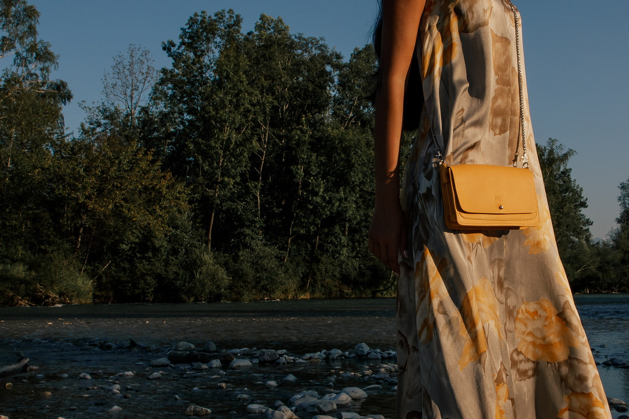 Yellow purse philini