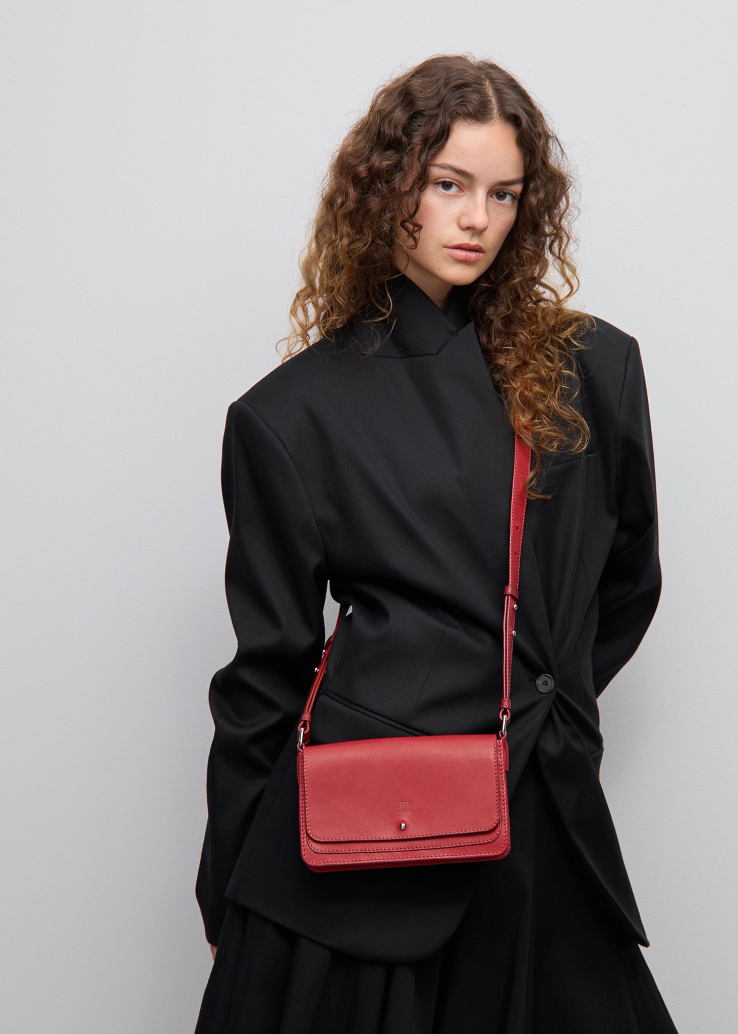 Rote Portemonnaie-Umhängetasche  - Mihaela