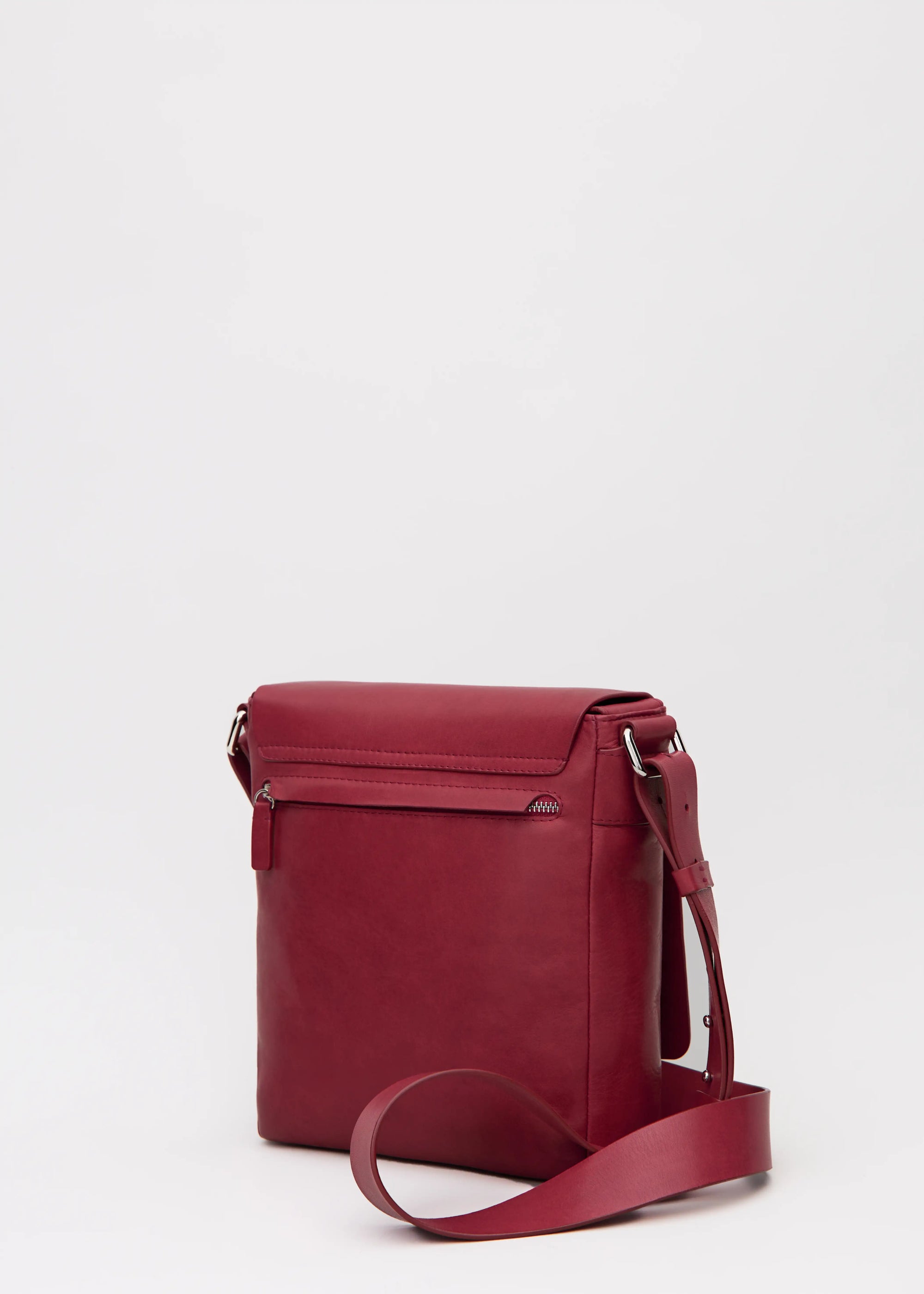 Back view of red aniline nappa leather Philini Olga Bag with rectangular shape, hidden back zip pocket, and adjustable strap. Handcrafted red leather shoulder bag for work and minimalist style