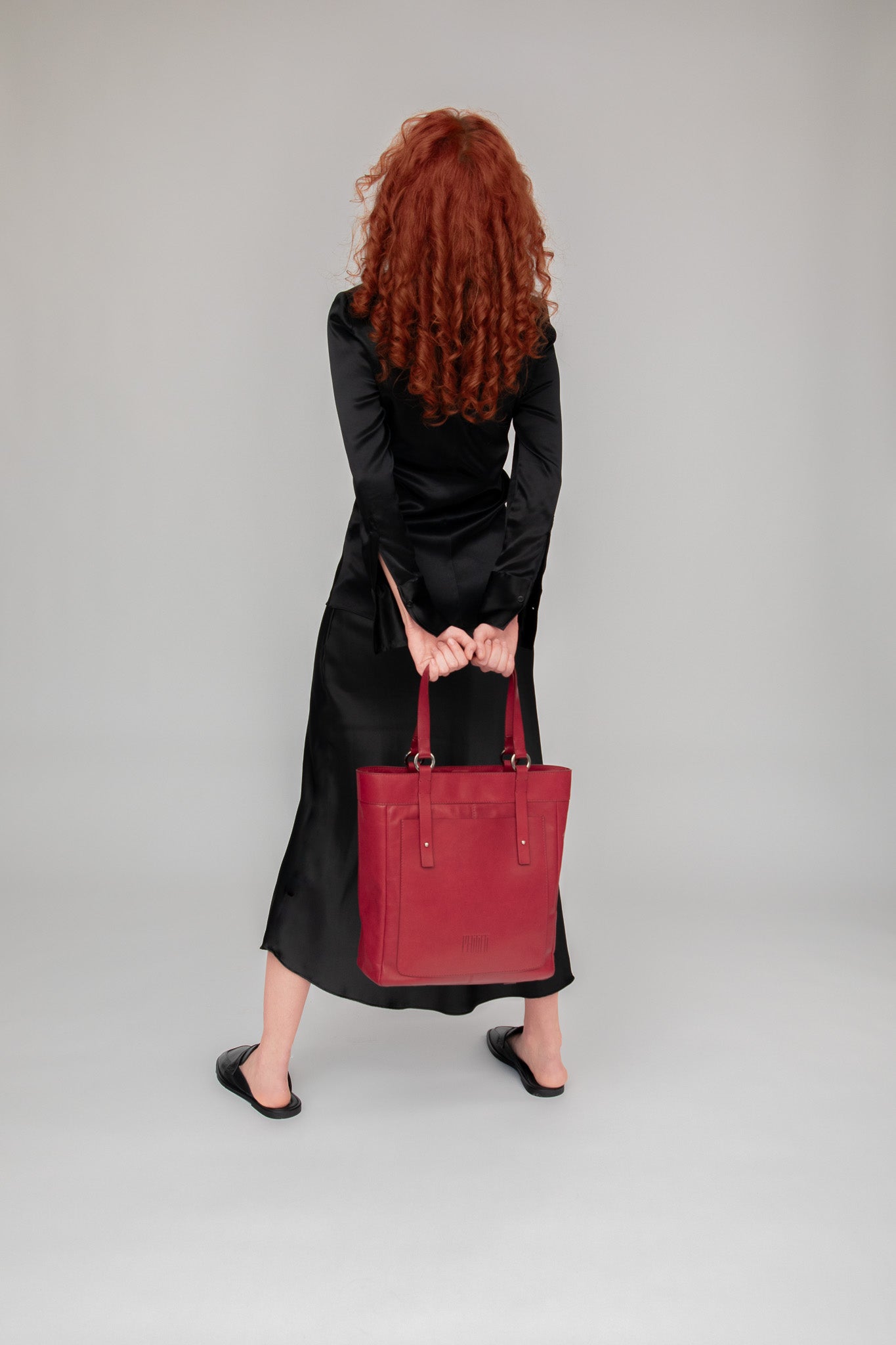 philini-tote-in red