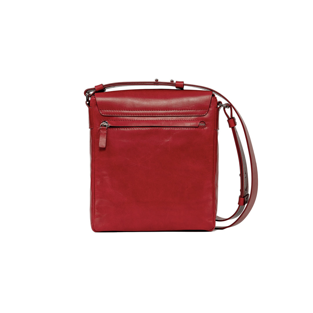 The back of the Olga Bag in red aniline leather. New in Philini Shop. 
